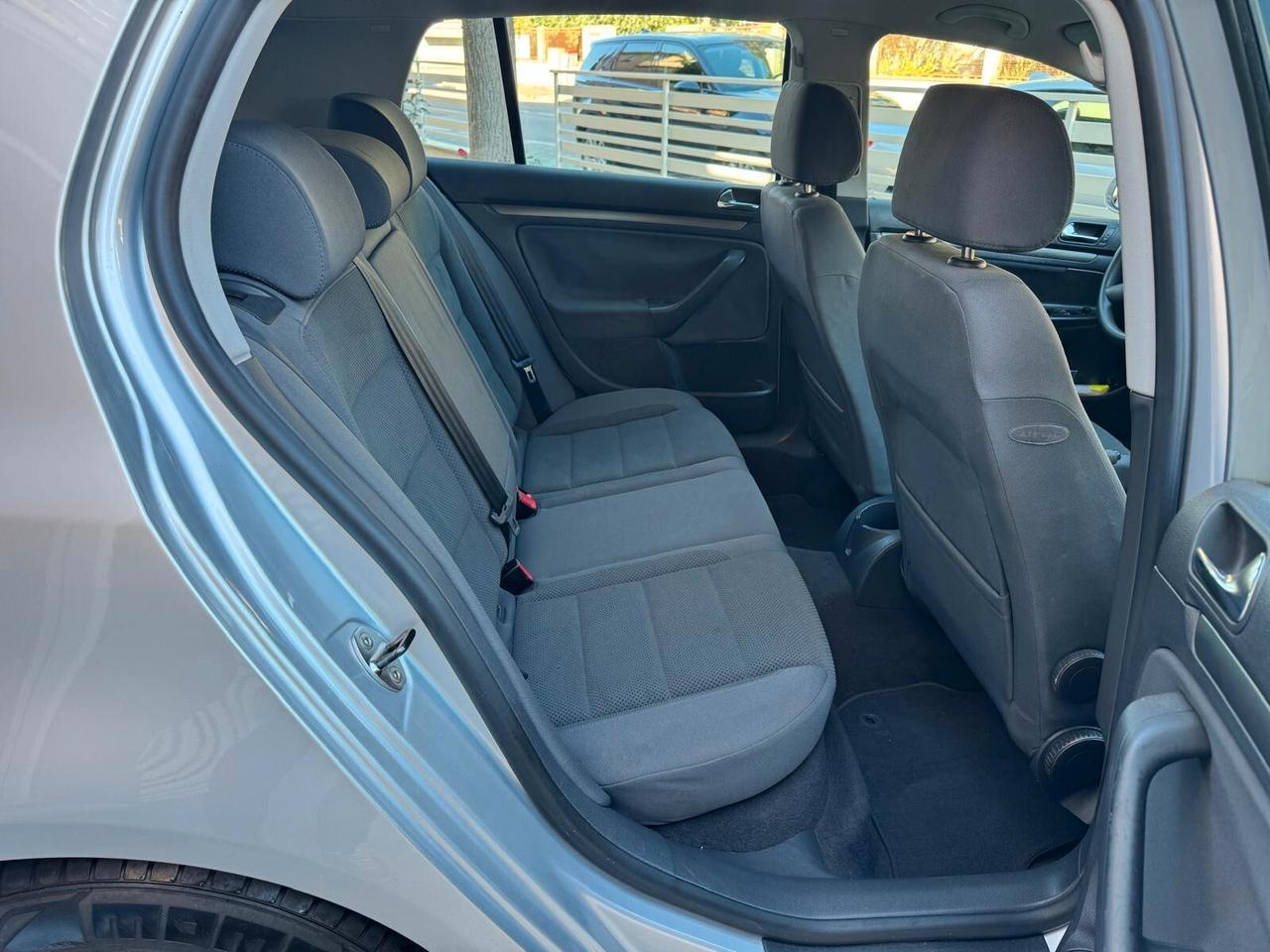VW GOLF 1.6 16V FSI 5p. NEOPATENTATI
