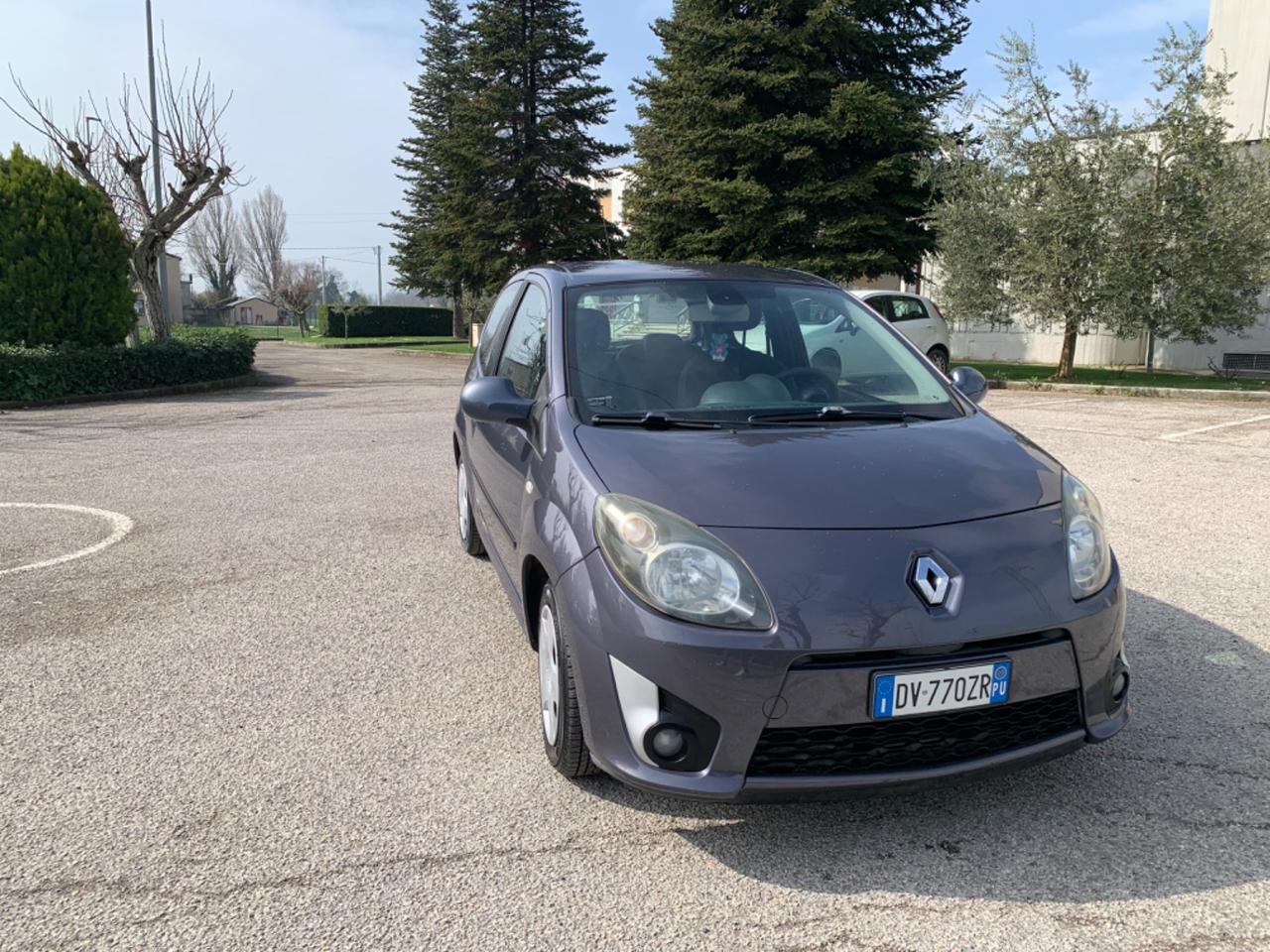 Utilitaria 1.2 benzina neopatentati