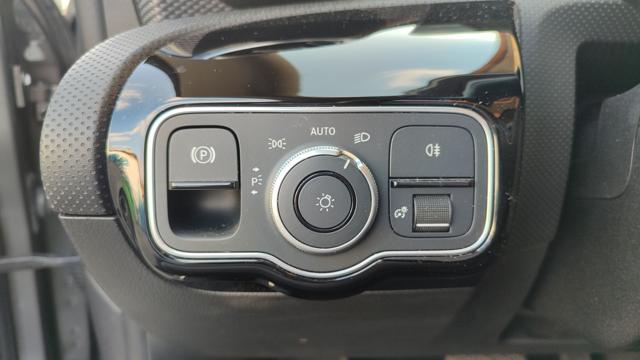 MERCEDES-BENZ CLA 200 d Automatic Sport TETTO-PELLE-GANCIO