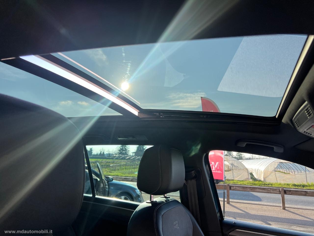 VOLKSWAGEN Tiguan 2.0 TDI 150CV SCR DSG R-Line TETTO CERCHI 20 NUOVO MODELLO