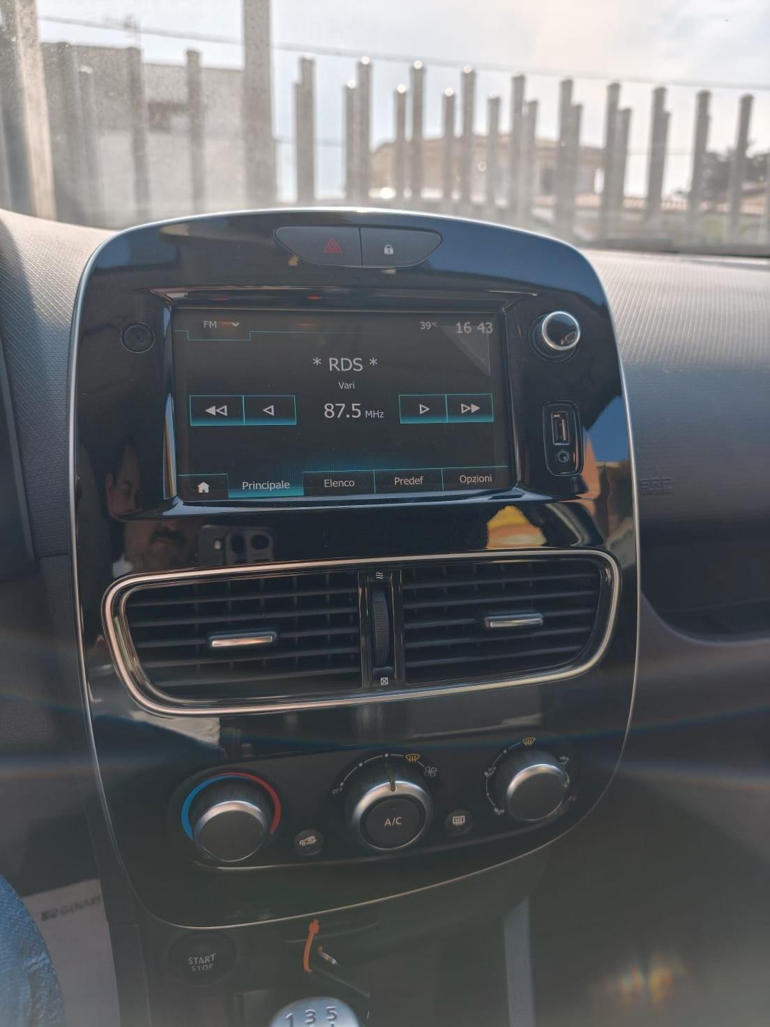 Renault Clio TCe 12V 90 CV GPL 5 porte Moschino Zen