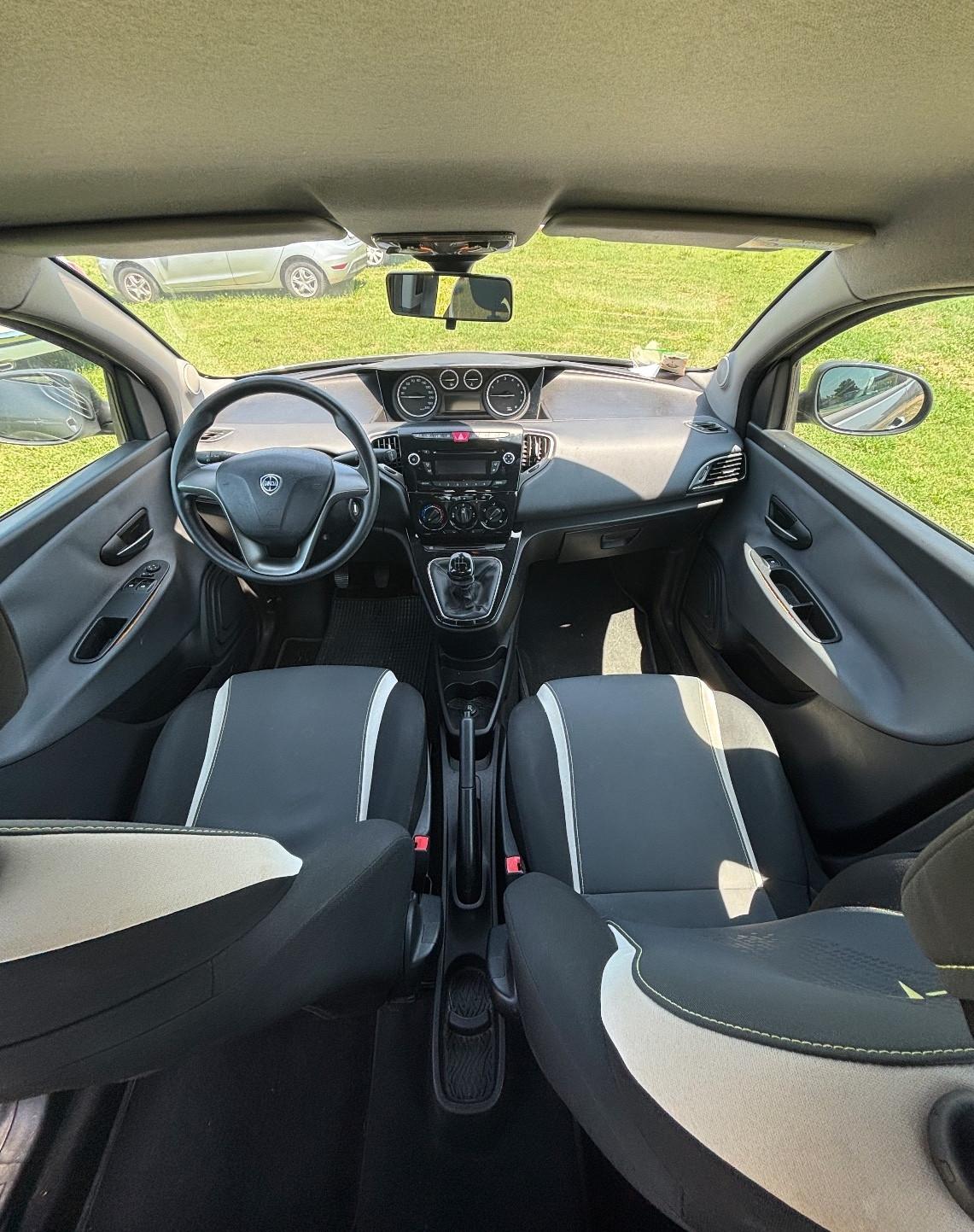 Lancia Ypsilon 0.9 TwinAir 85 CV 5 porte Metano Ecochic Gold