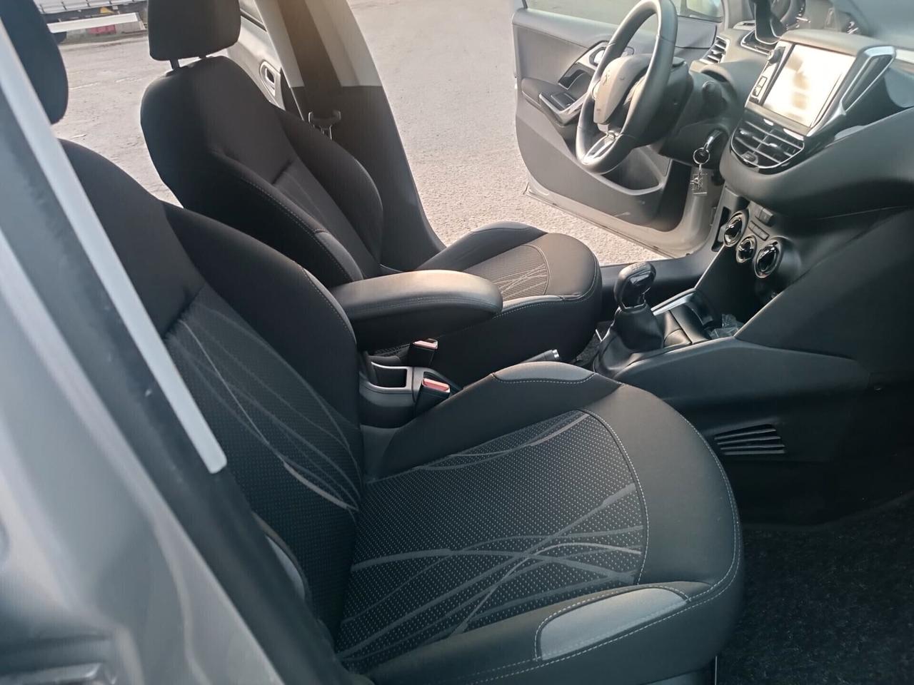 Peugeot 208 2013---1.0 Benzina Neopatentati