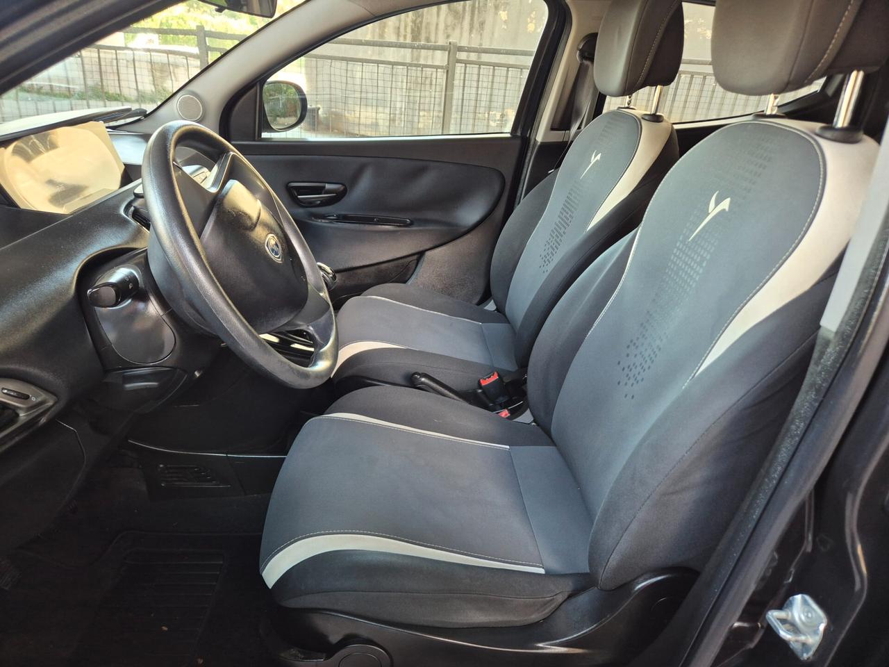 LANCIA Y 900 GAS (METANO) PERFETTA IN TUTTO DEL 2015