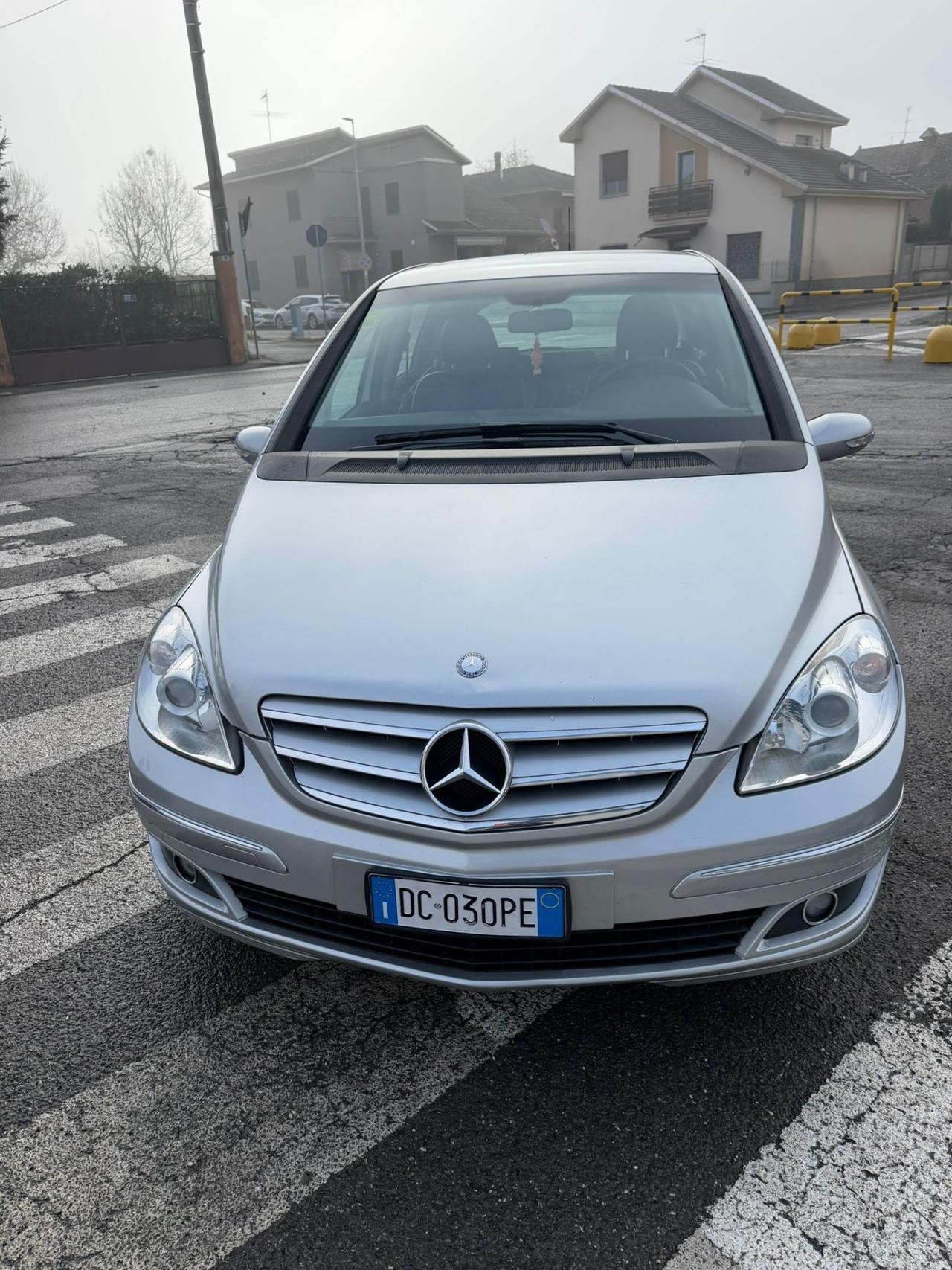 MERCEDES BENZ B200 CDI