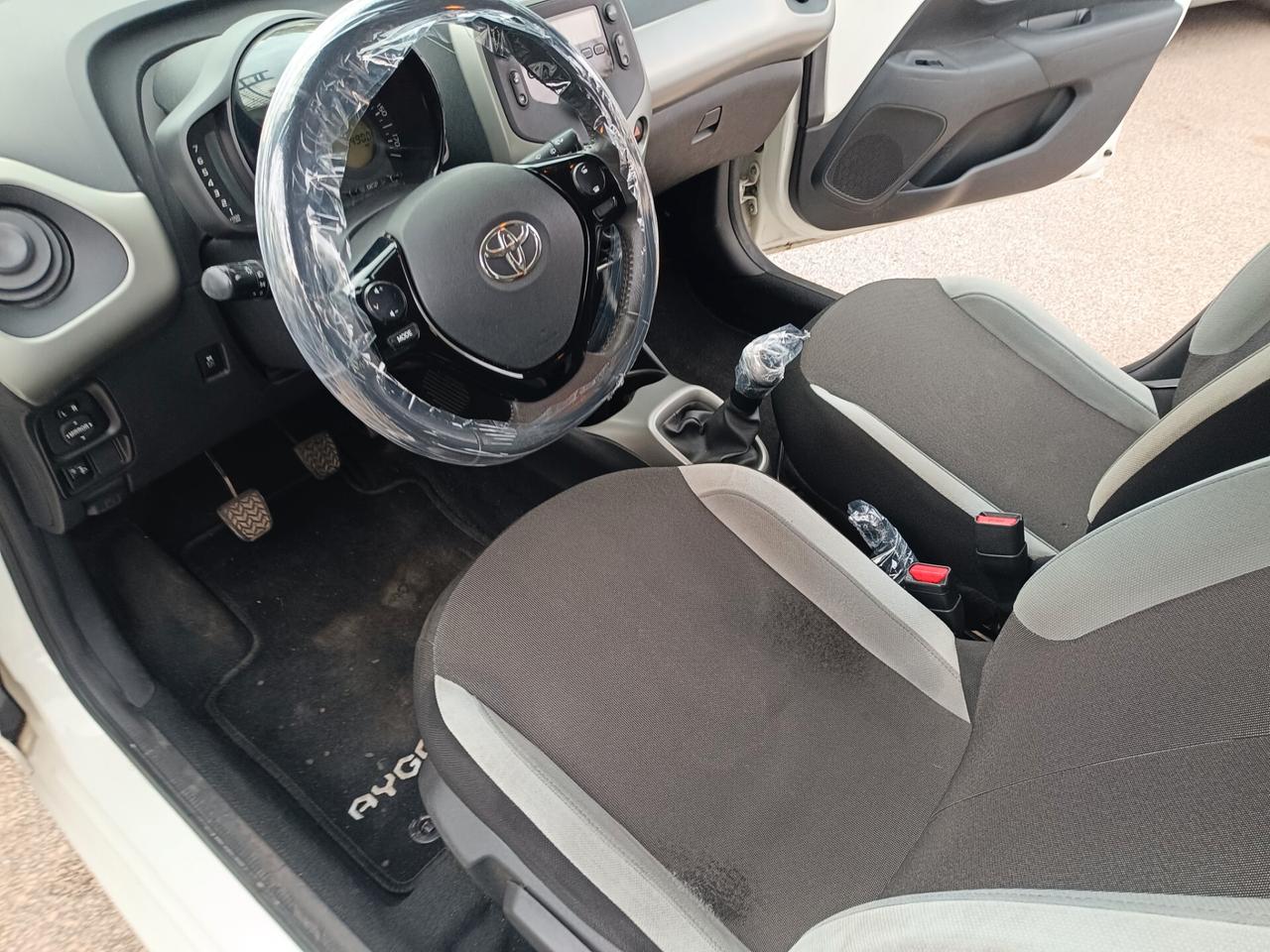 Toyota Aygo 1.0 VVT-i 69 CV 5 porte x-cool