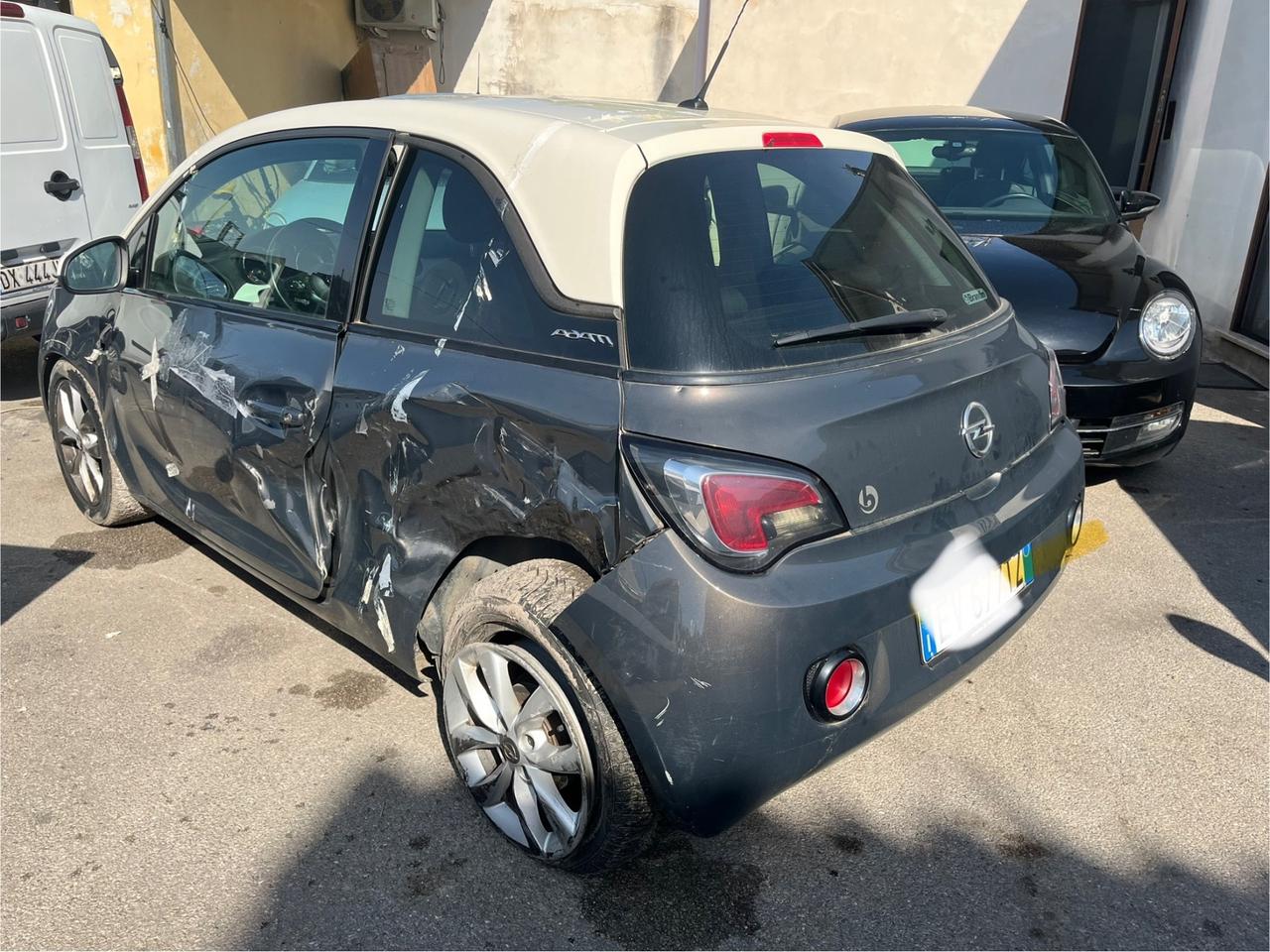 Opel Adam 1.2 70 CV White/Black Link