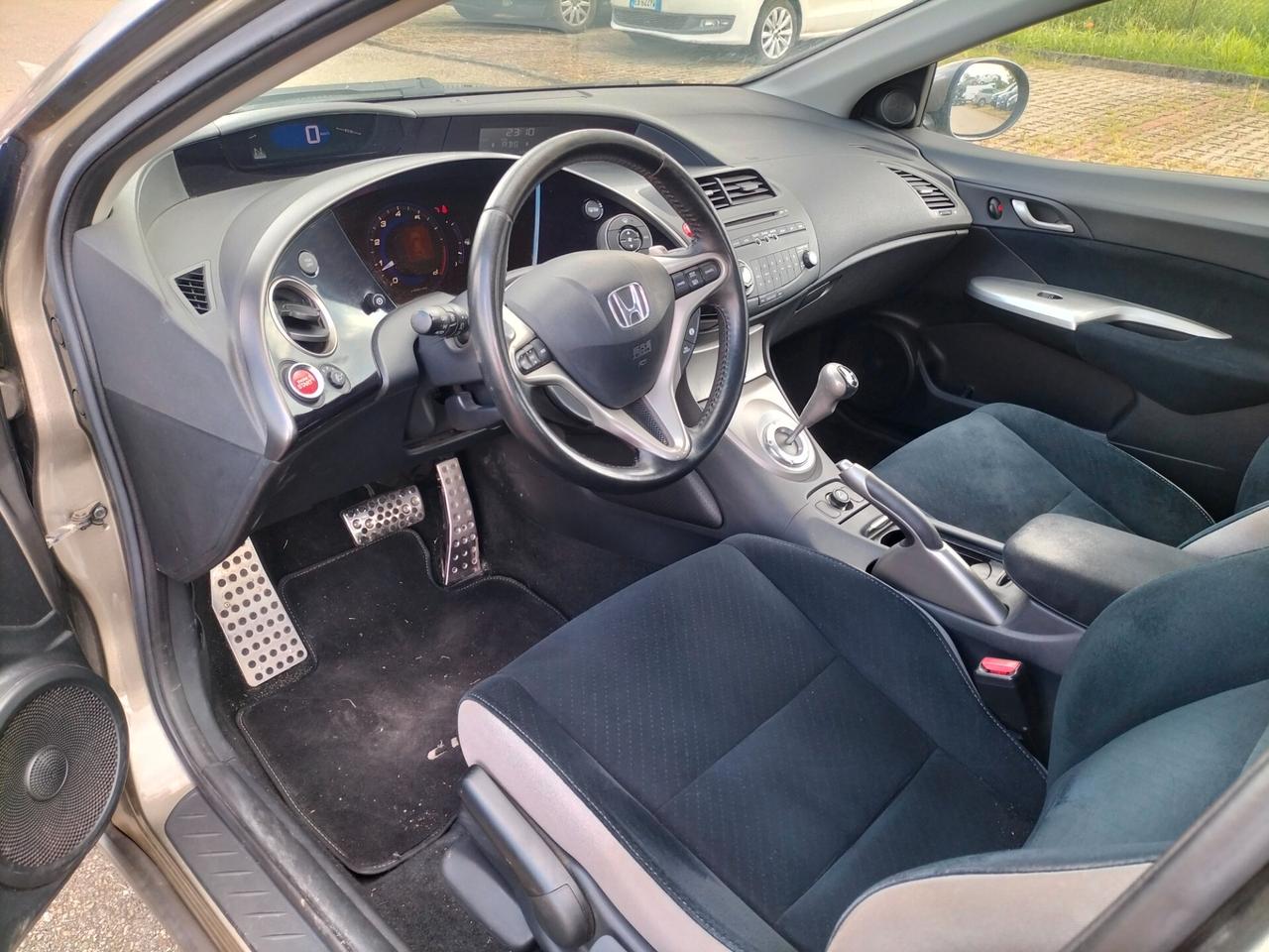 Honda Civic 1.8 i-VTEC cambio automatico
