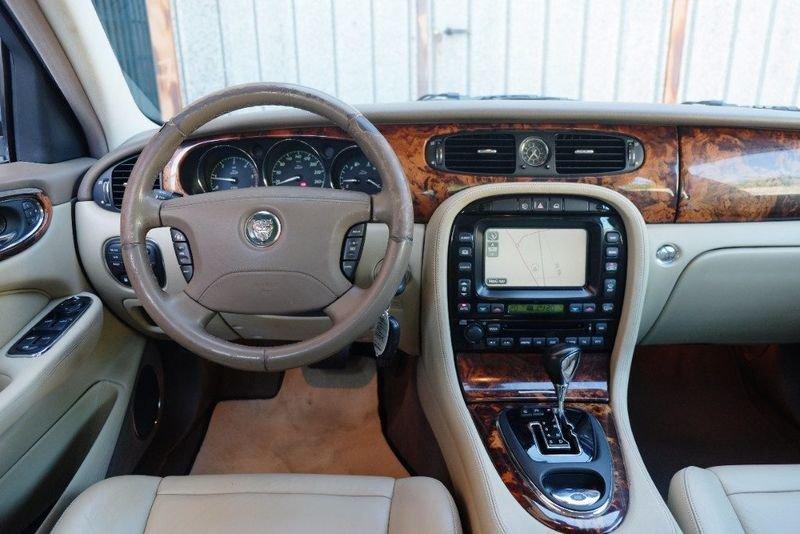 Jaguar XJ 2.7 D V6 cat Executive