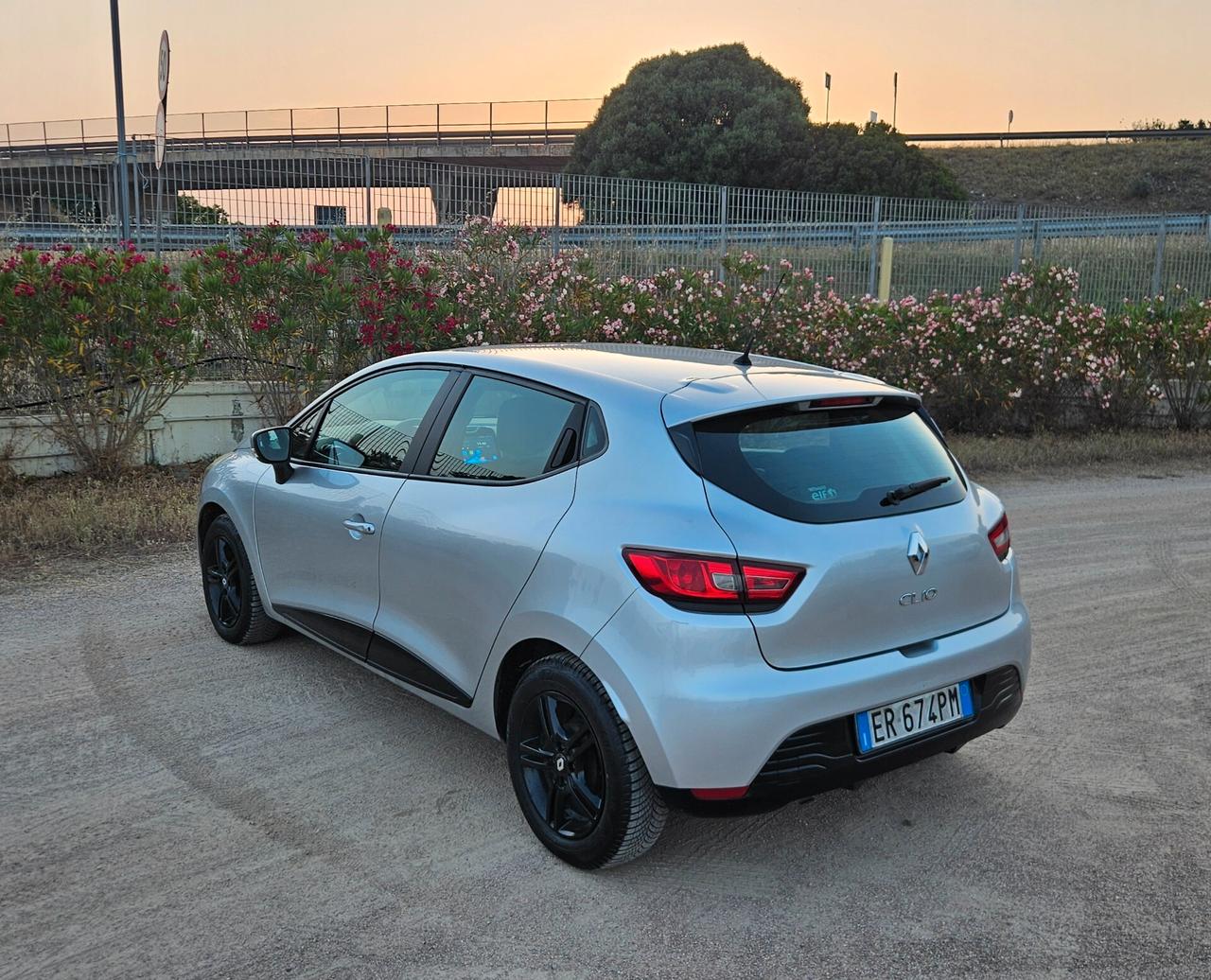 Renault Clio 1.2 75CV 5P Costume National