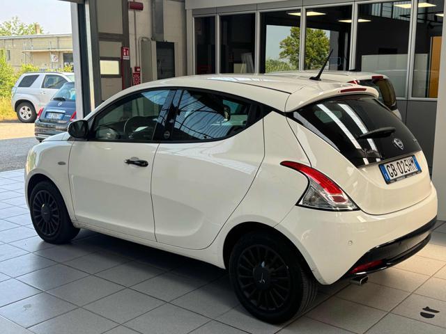 LANCIA Ypsilon 1.0 FireFly 5 porte S&S Hybrid Ecochic Silver