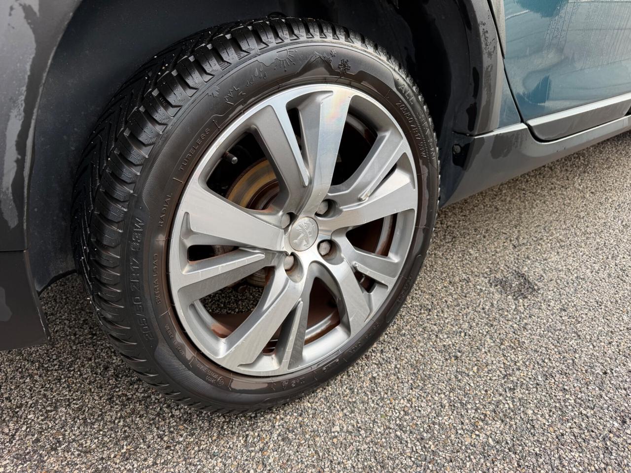 Peugeot 2008 1.2 Turbo Benzina Neopatentati