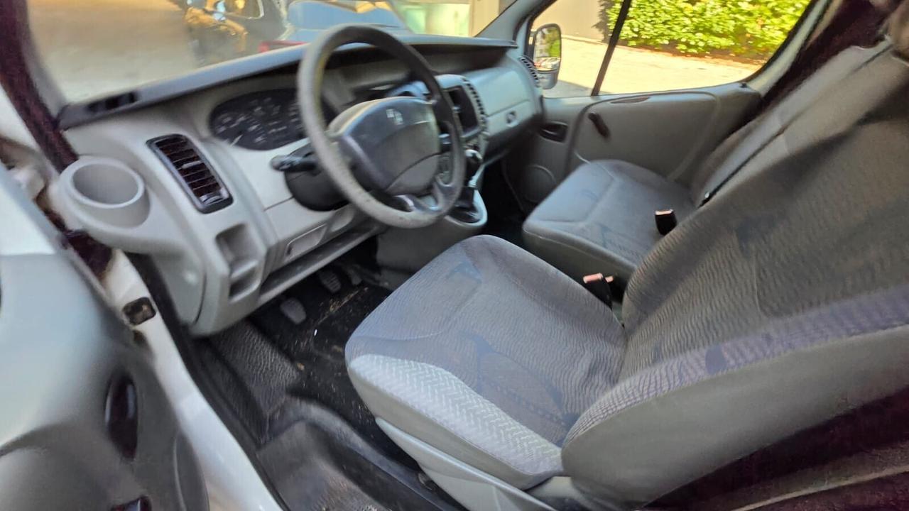 Renault Trafic T29 1.9 dCi/100CV PC-TN Combi