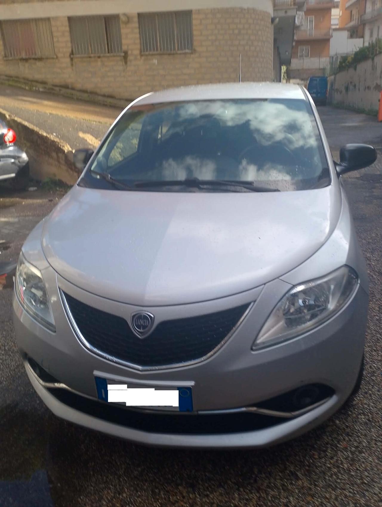 Lancia Ypsilon 1.2 69 CV 5 porte Silver