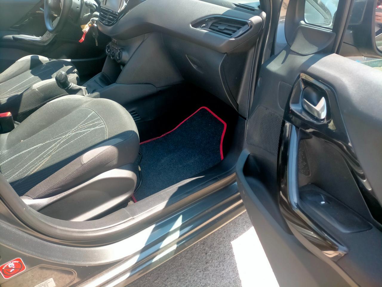 Peugeot 208 1.4 HDi 68 CV 5 porte Allure