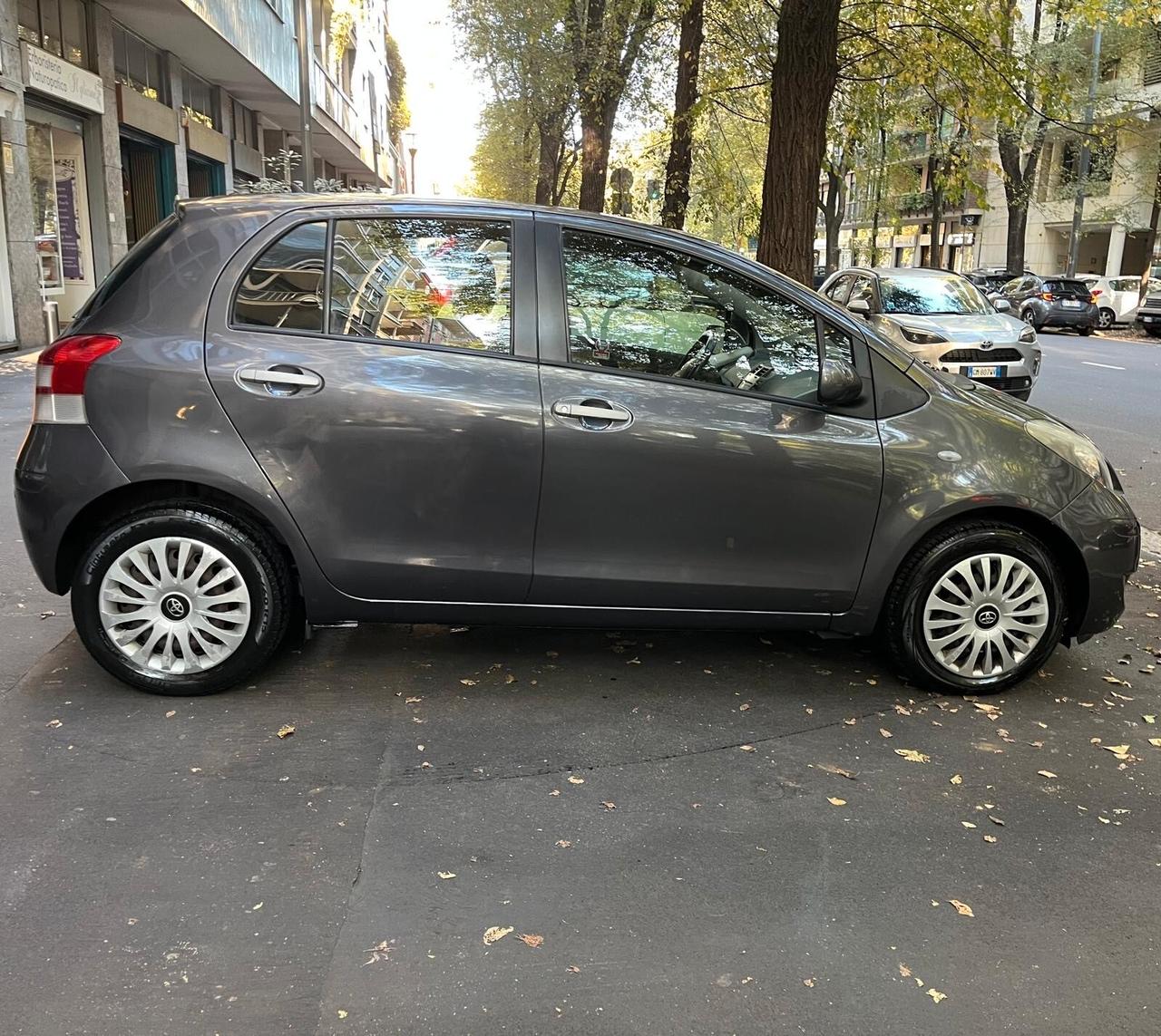 Toyota Yaris 1.0 5 porte Sol