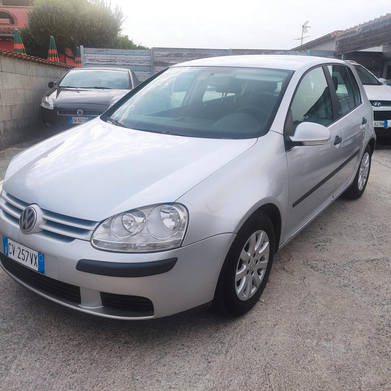 Volkswagen Golf 1.6 16V FSI 5p. 6 marce Sportline
