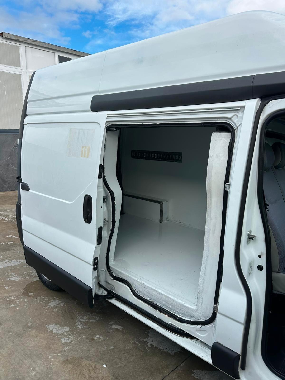 FORD TRAFIC TETTO ALTO CON PEDANA IDRAULICA