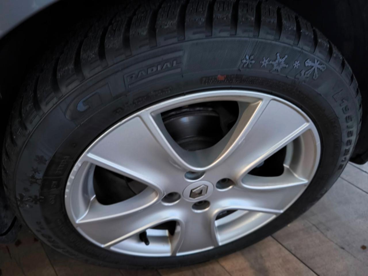 Renault Clio 1.2 75 CV 5 porte Duel