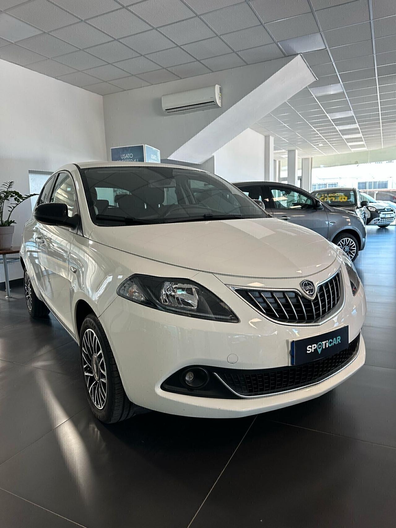 LANCIA YPSILON 1.0 HYBRID 70CV 2024 PLATINO