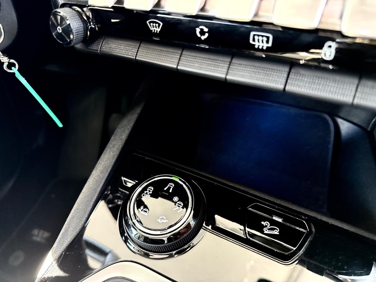 PEUGEOT 5008DIESEL 7 POSTI*TETTO*CERCHI18*NAVI*TAGLPEUGEOT