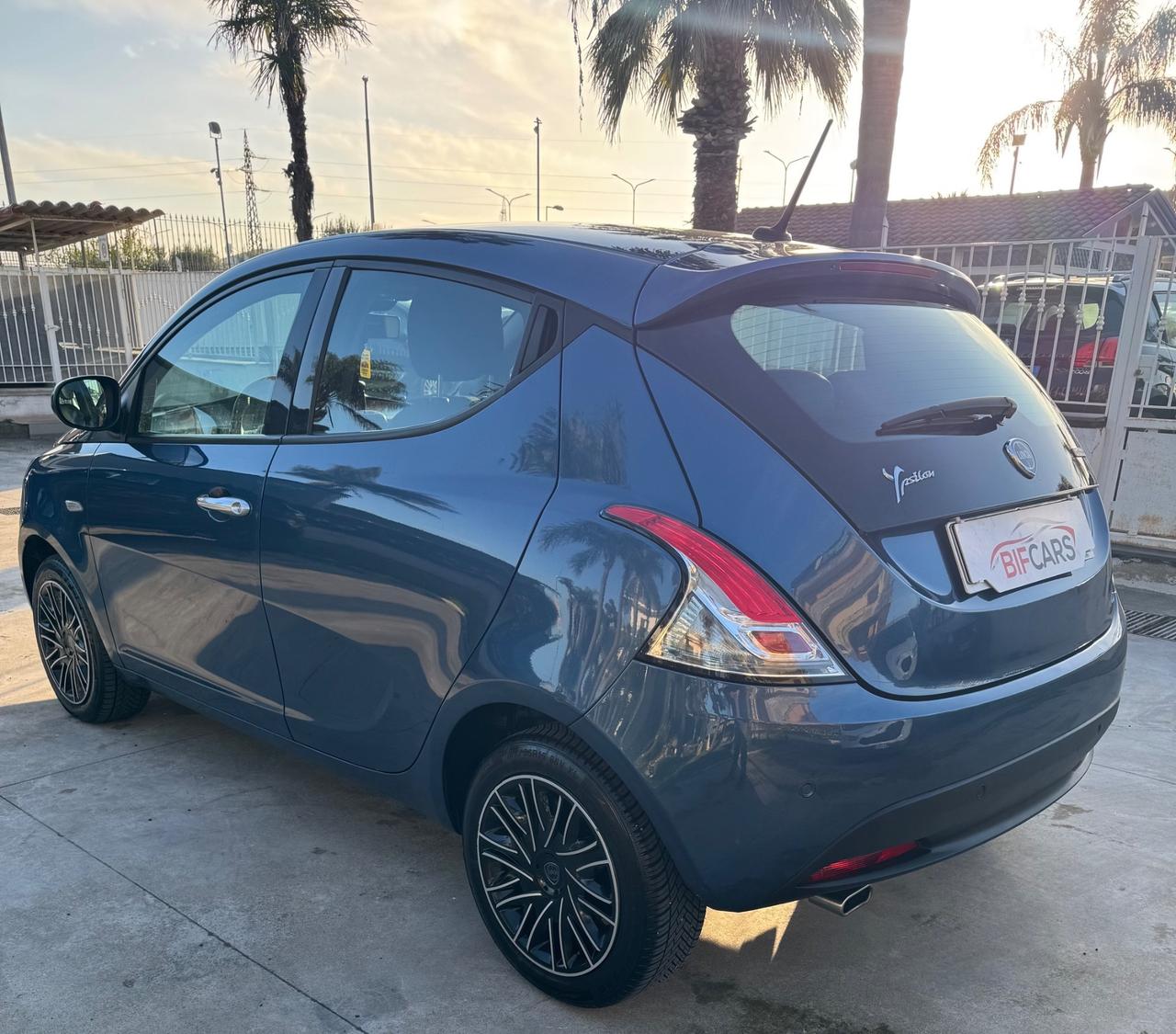 Lancia Ypsilon 1.0 FireFly 5 porte S&S Hybrid Gold