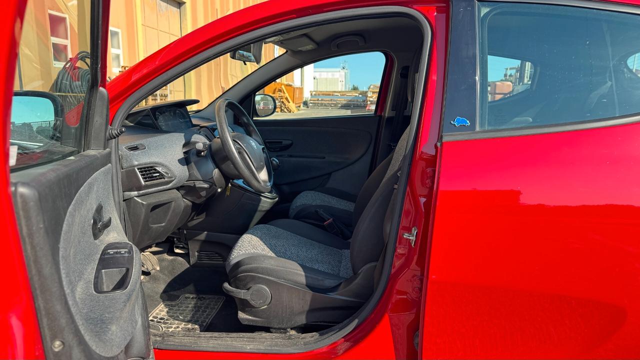 Lancia Ypsilon 1.2 69CV NEOPATENTATI - 2019