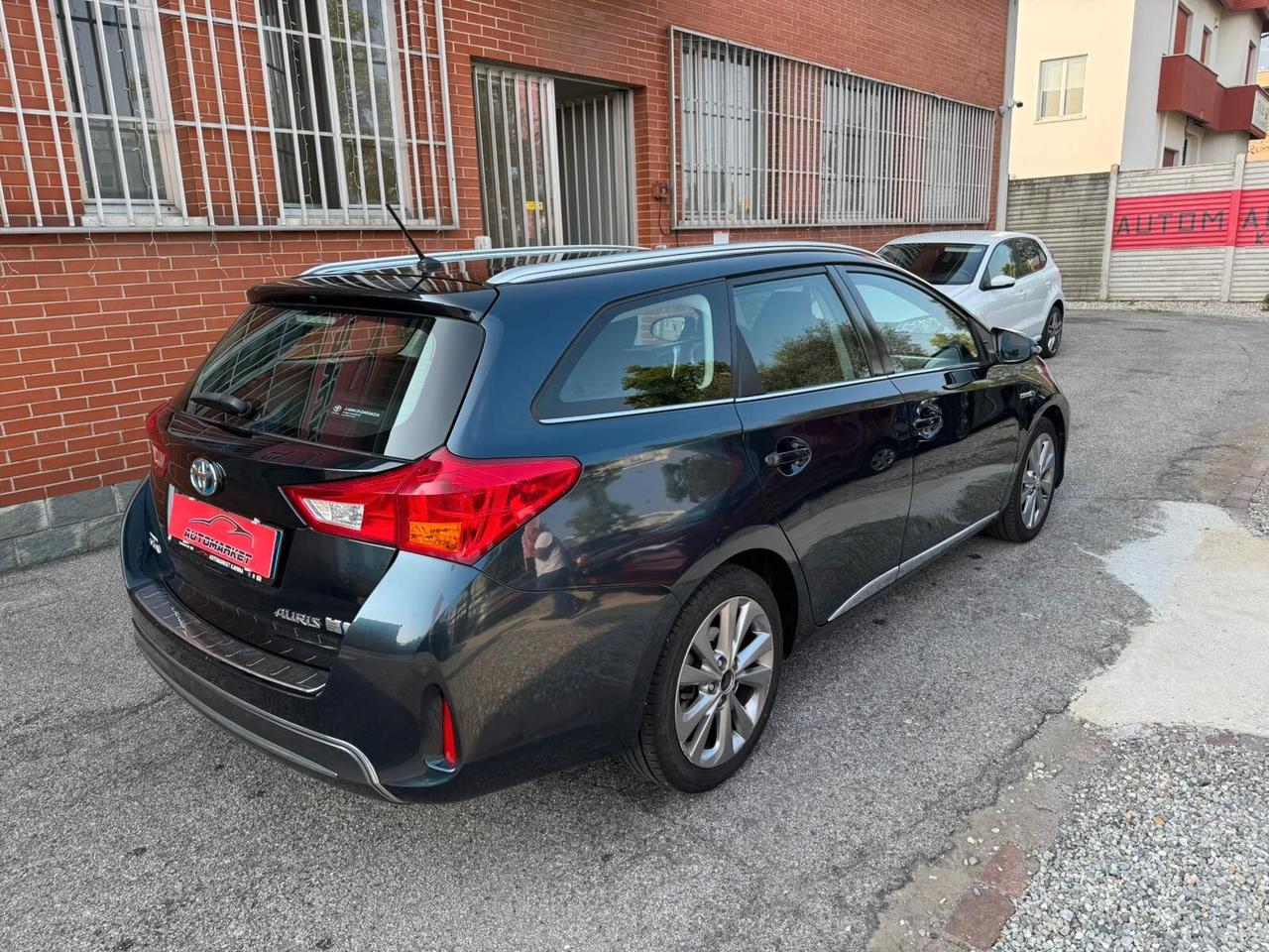 Toyota Auris Touring Sports 1.8 Hybrid Lounge