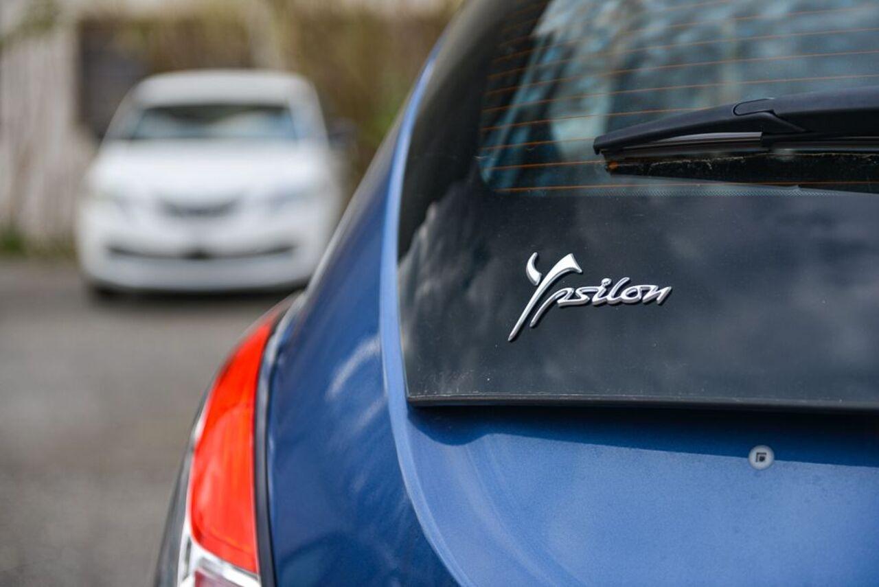 LANCIA Ypsilon III 2021 - Ypsilon 1.0 firefly hybrid Silver s&s 70cv