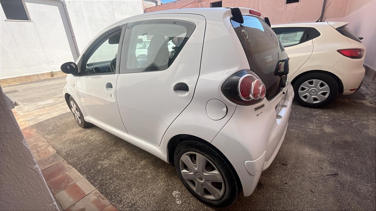 Toyota Aygo 1.0 12V VVT-i 5 porte Now Connect