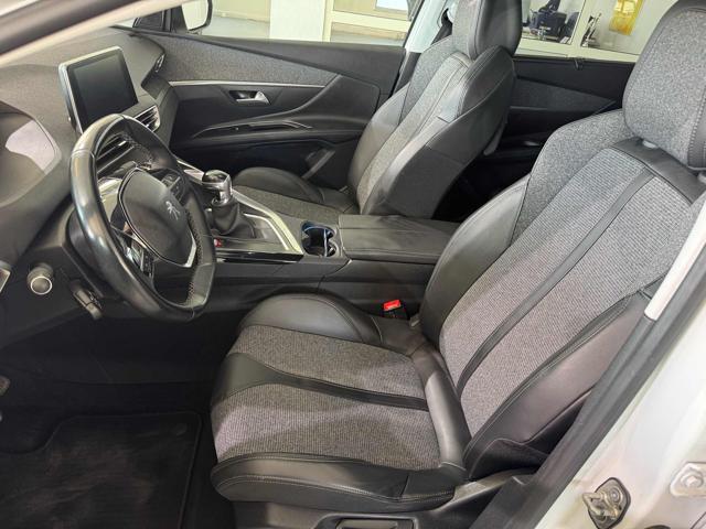 PEUGEOT 5008 BlueHDi 130 S&S Allure