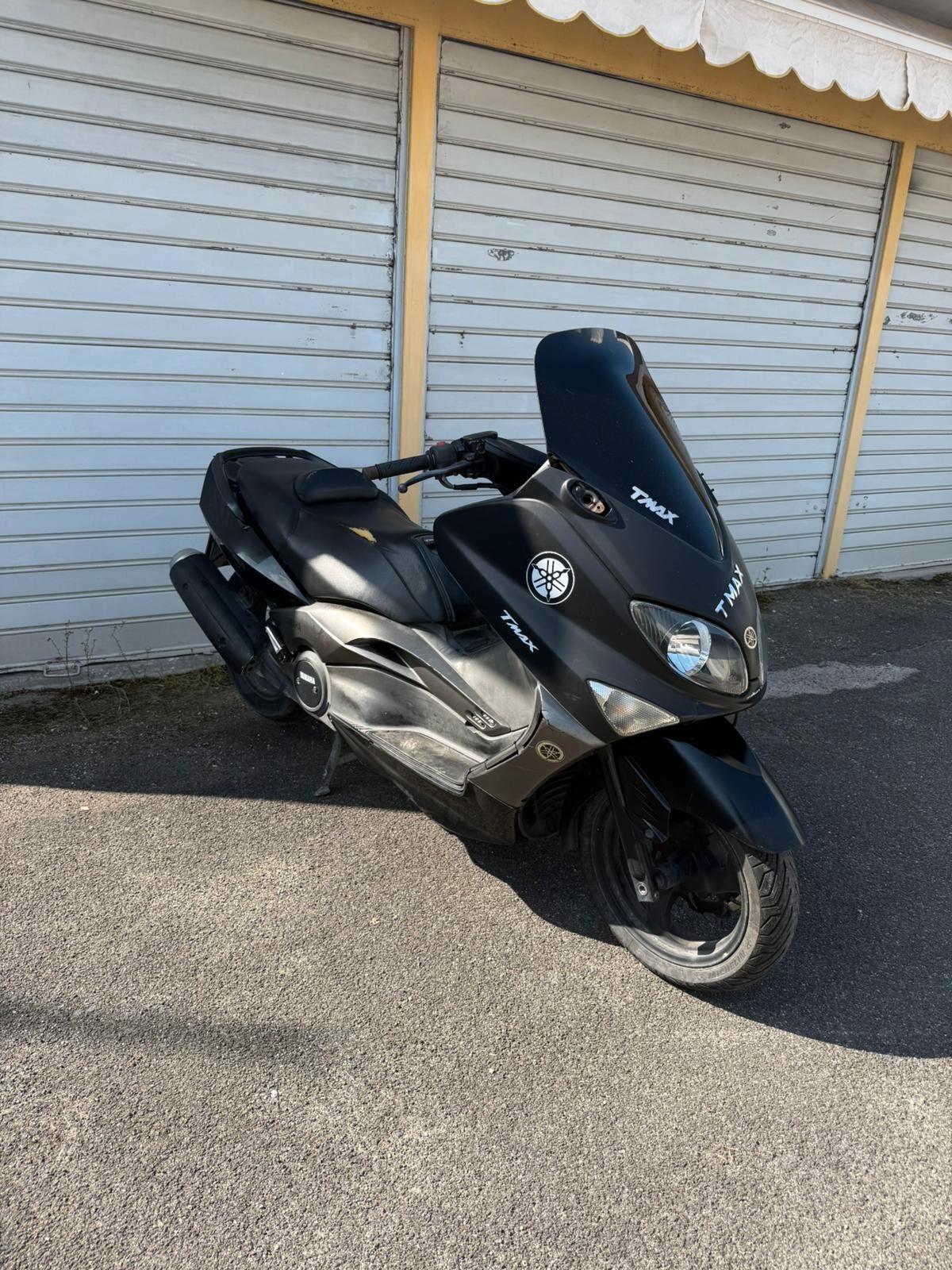 Yamaha T Max 500cc benzina(PRIVATO)-2000