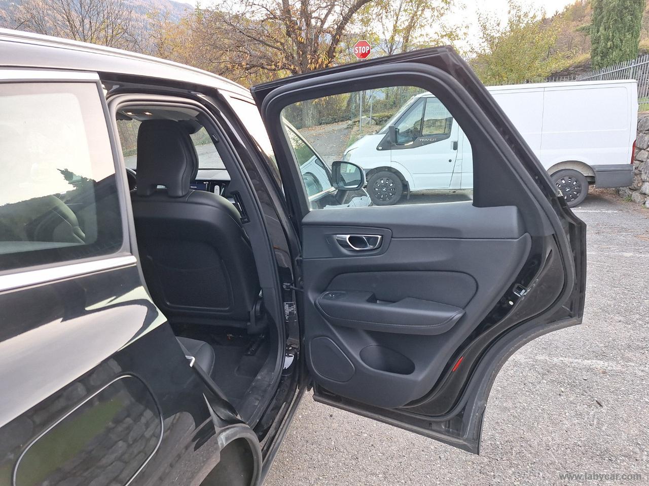 VOLVO XC60 B4 AWD Momentum PRO UNIPROP. MEMORIE FULL LED