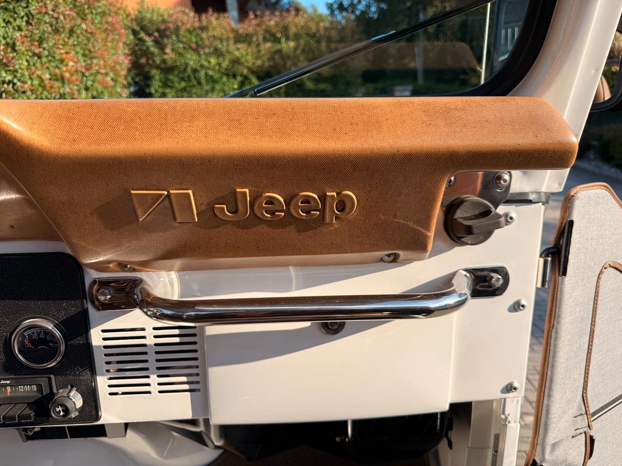 Jeep CJ-7 Golden Eagle