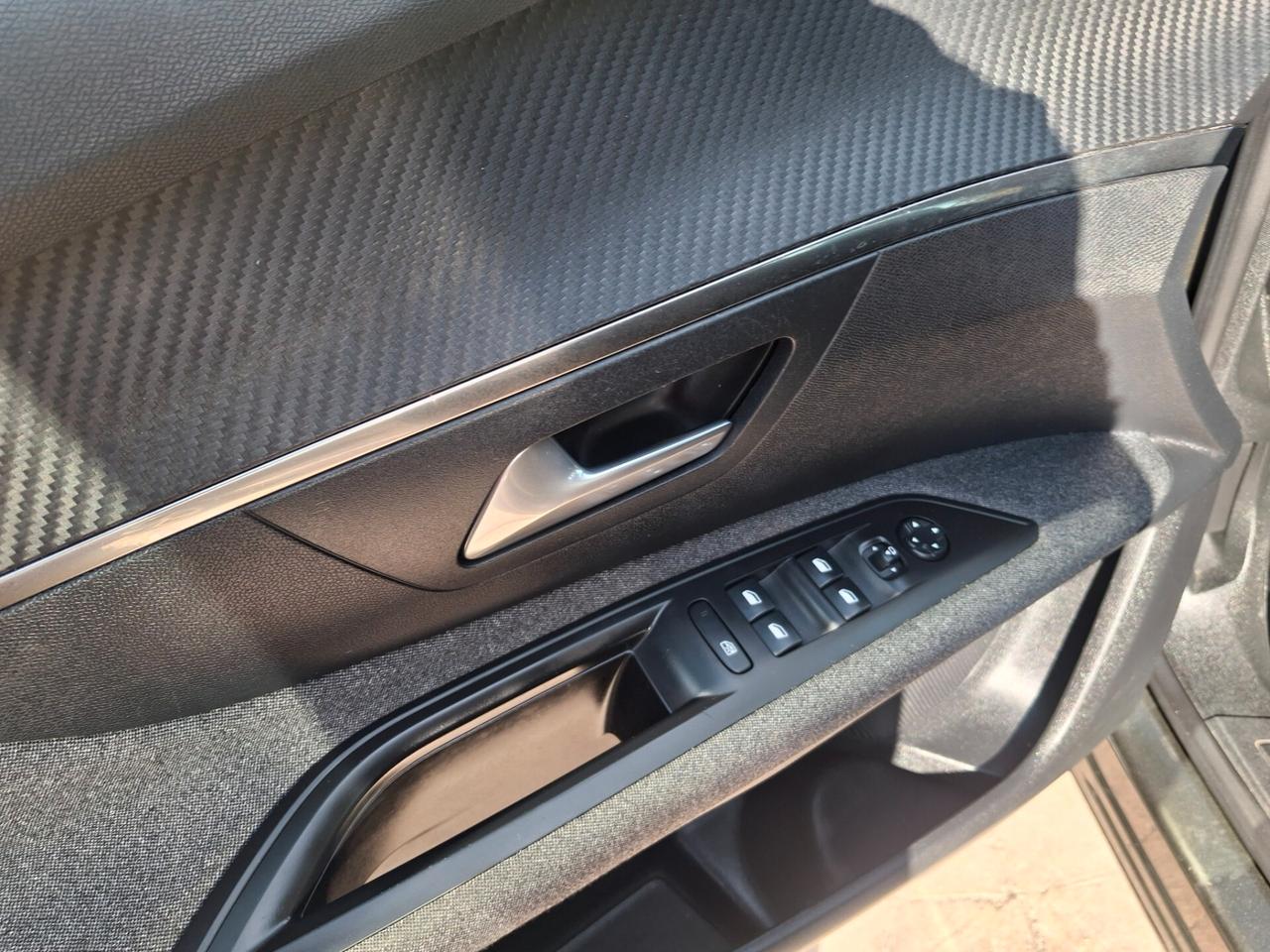 Peugeot 3008 BlueHDi 130 S&S EAT8 Allure