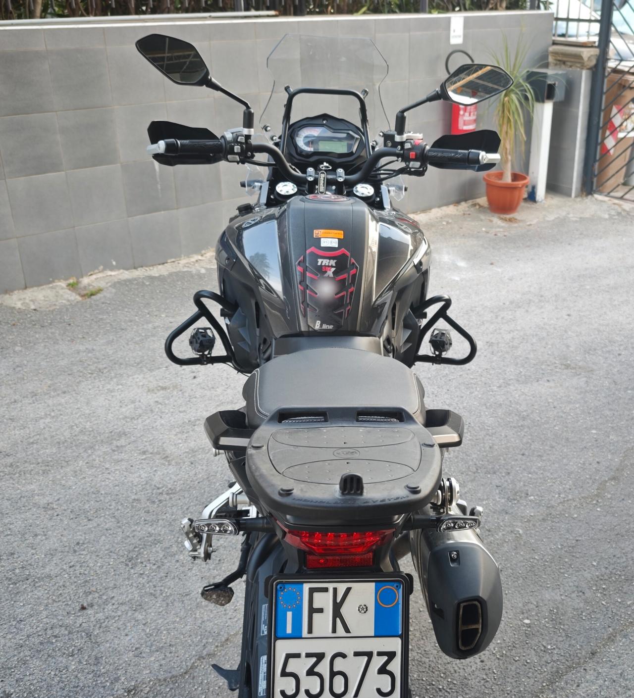 Pari a nuova Benelli TRK 502X 2024 ANCORA IN GARANZIA