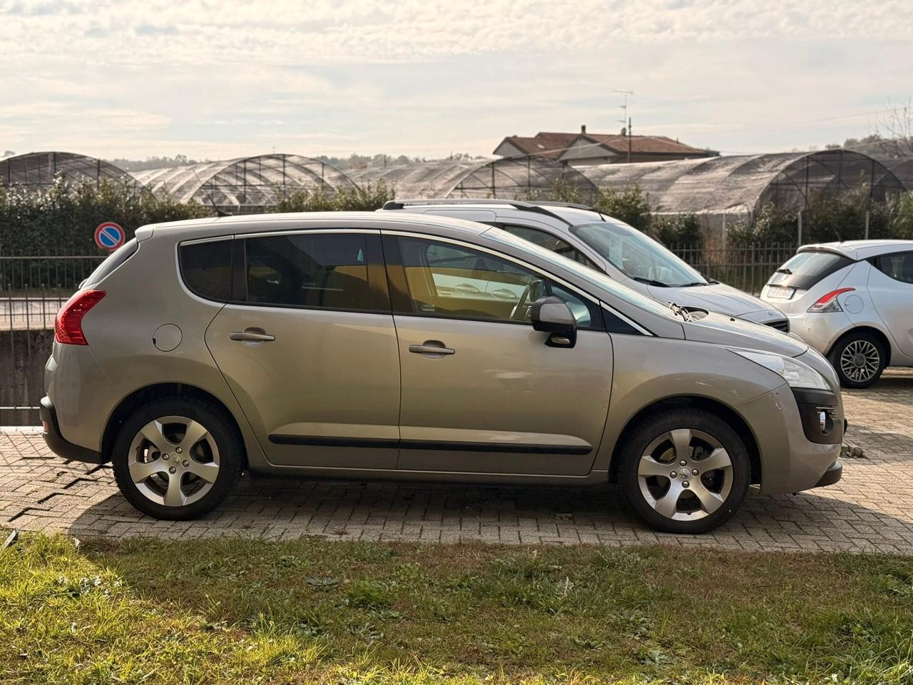 Peugeot 3008 1.6 HDi 110CV cambio robotizzato Business