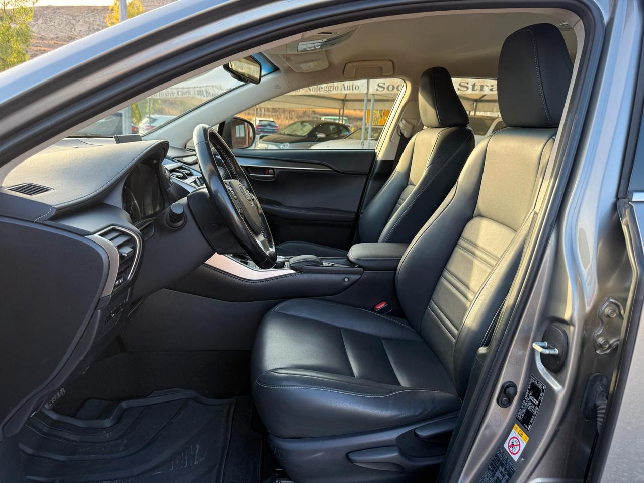 Lexus NX 300h Hybrid 4WD Luxury