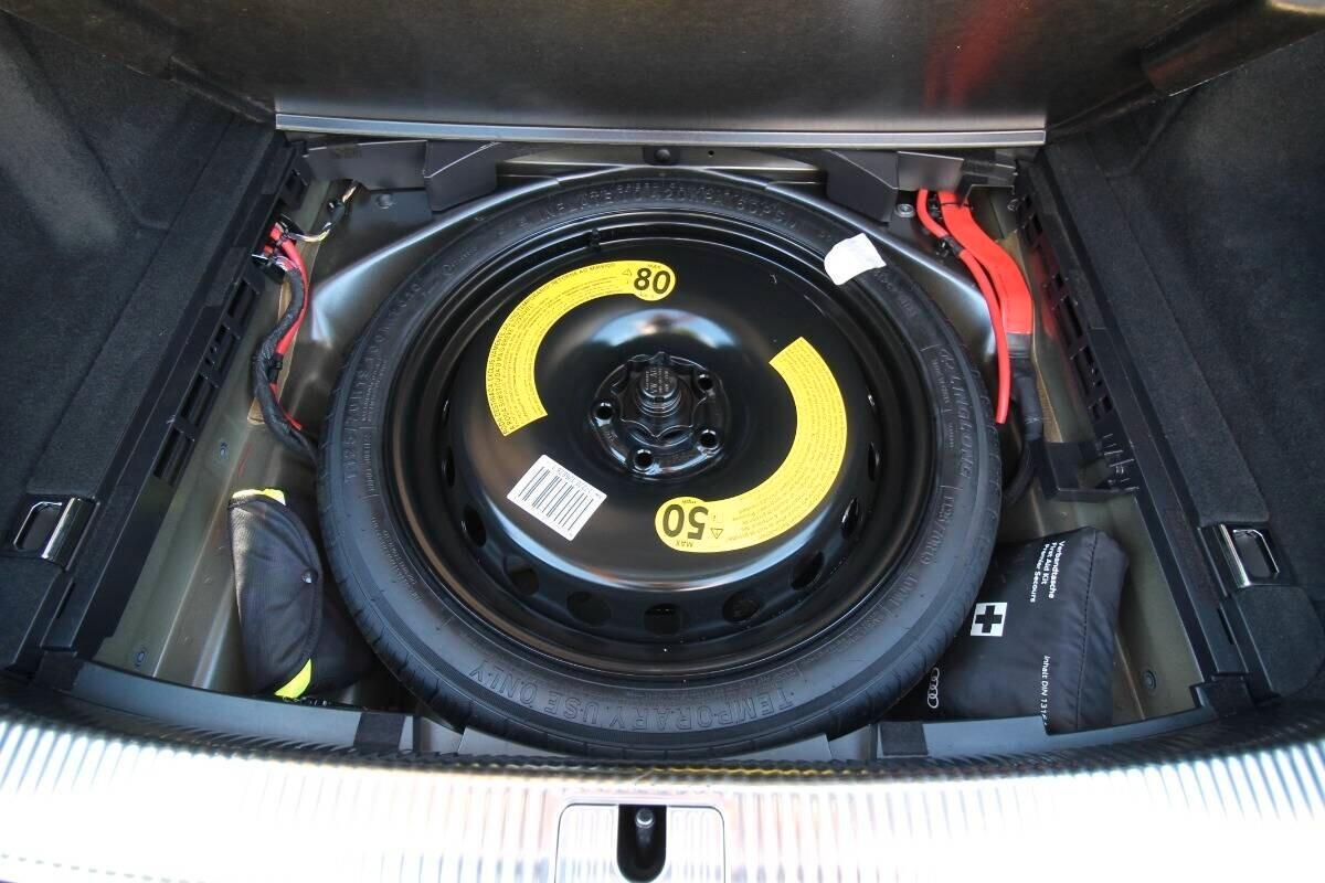 Audi A4 Avant 40 TDI quattro S line edition 2024