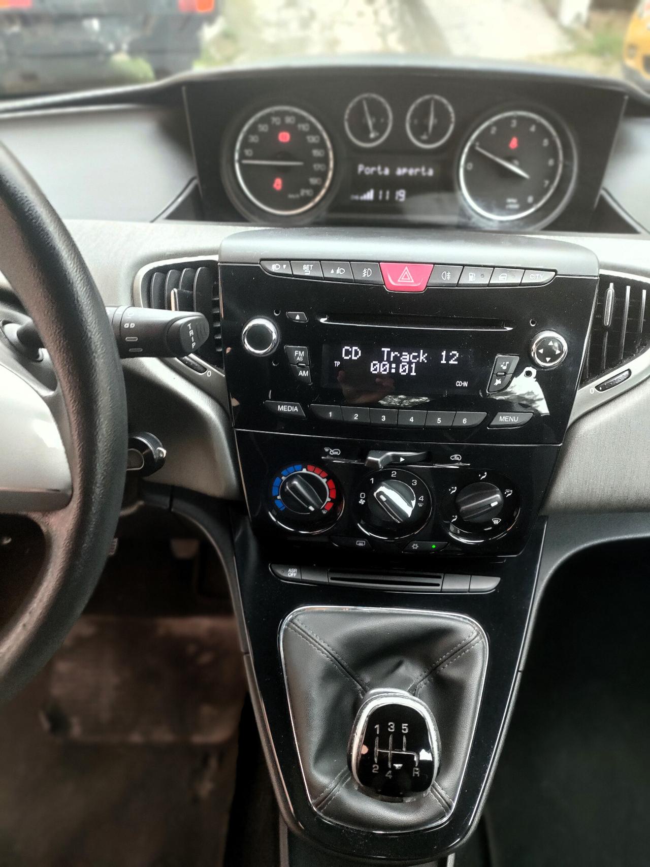 Lancia Ypsilon 0.9 TwinAir 85CV Ecochic Gold