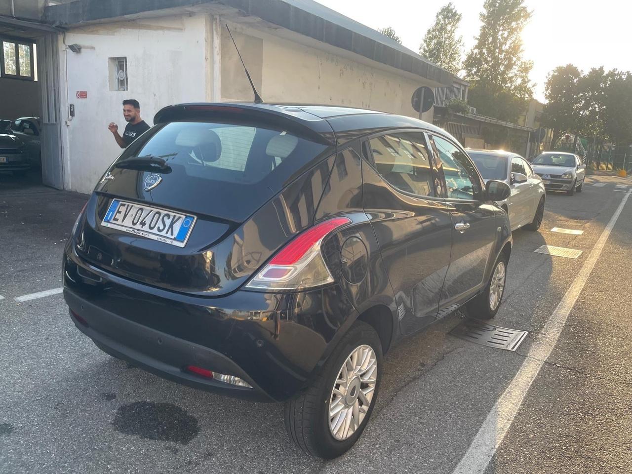 Lancia Ypsilon 0.9 TwinAir 85 CV 5 porte Metano Ecochic Gold