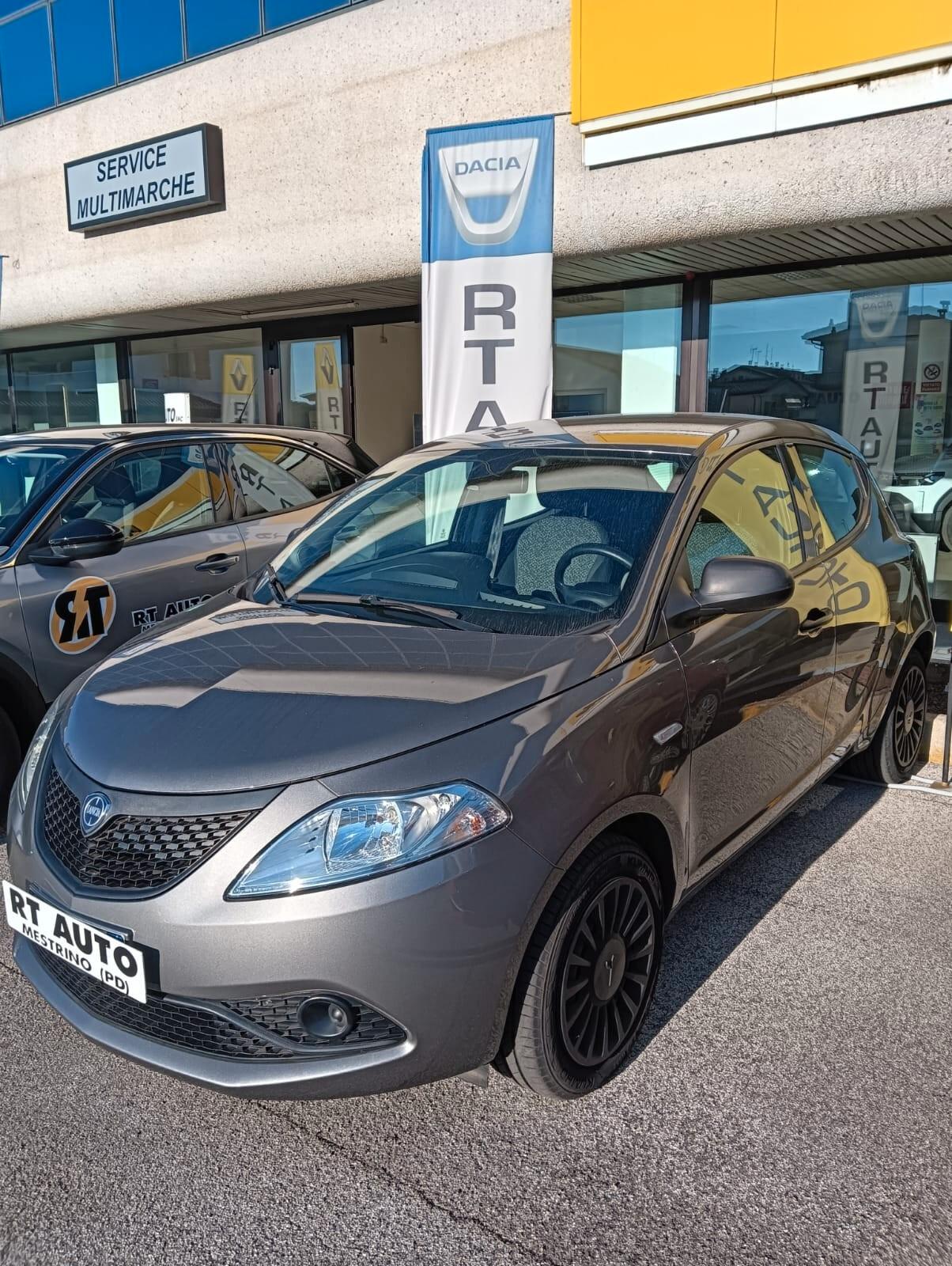 Lancia Ypsilon 1.0 FireFly 5 porte S&S Hybrid Ecochic Silver