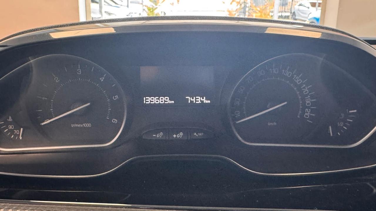 Peugeot 208 BlueHDi 100 S&S 5 porte Signature