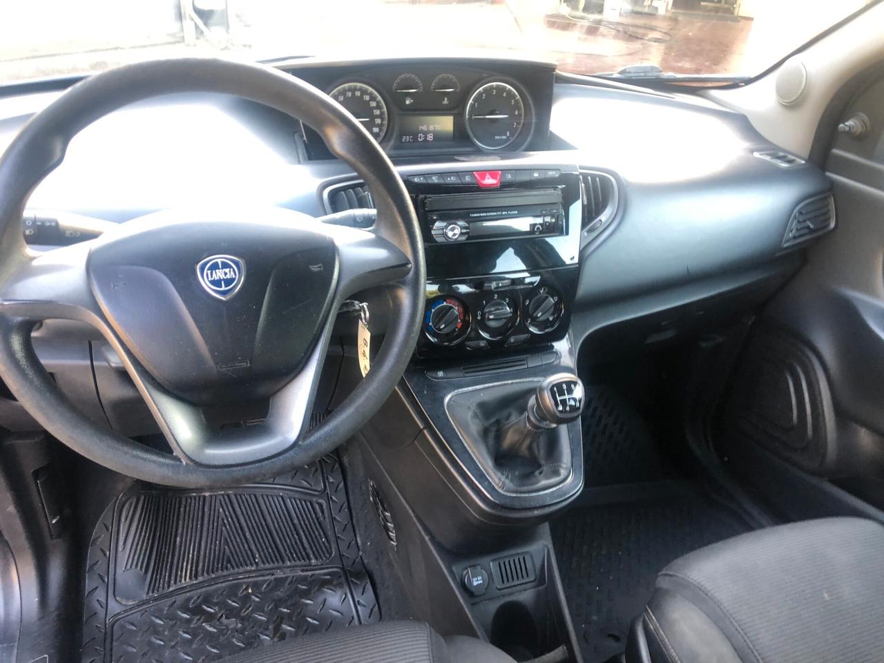 Lancia Ypsilon 1.2 69 CV 5 porte Unyca