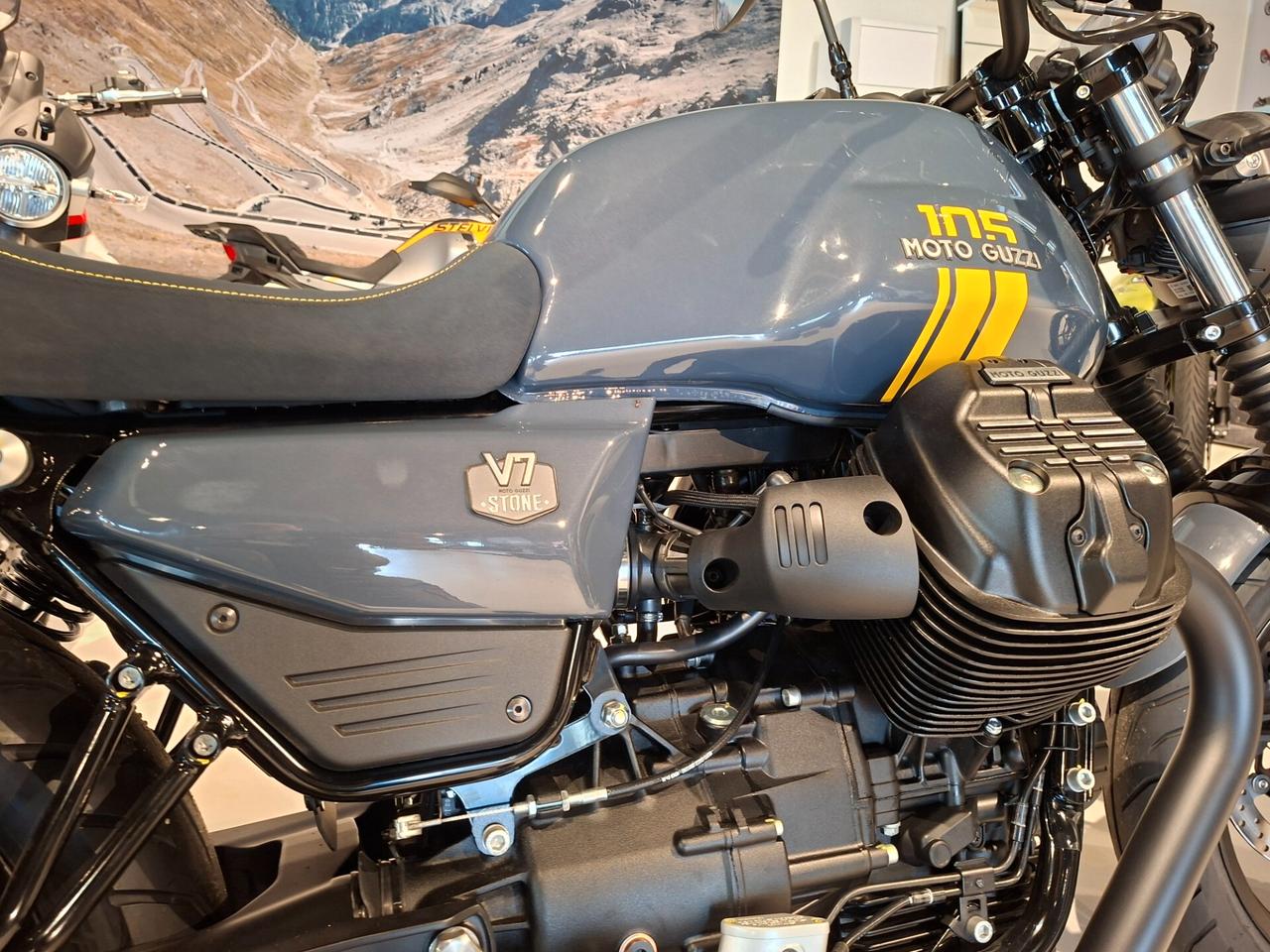 Moto Guzzi V7 Euro 5 Plus 105° anniversario