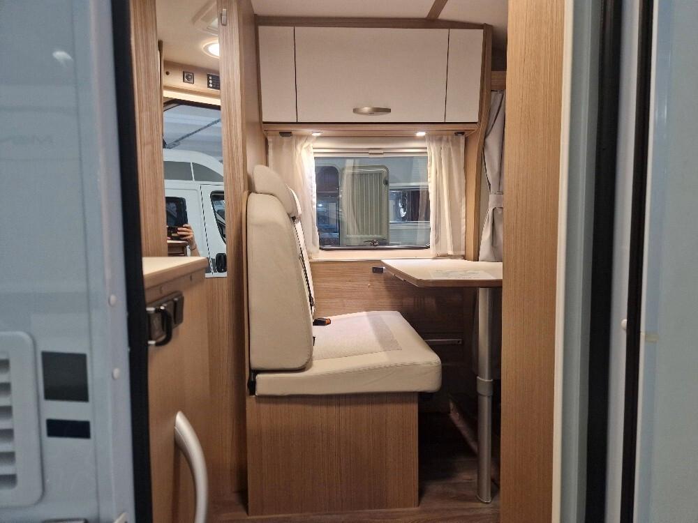 CAMPER VAN CARADO V132