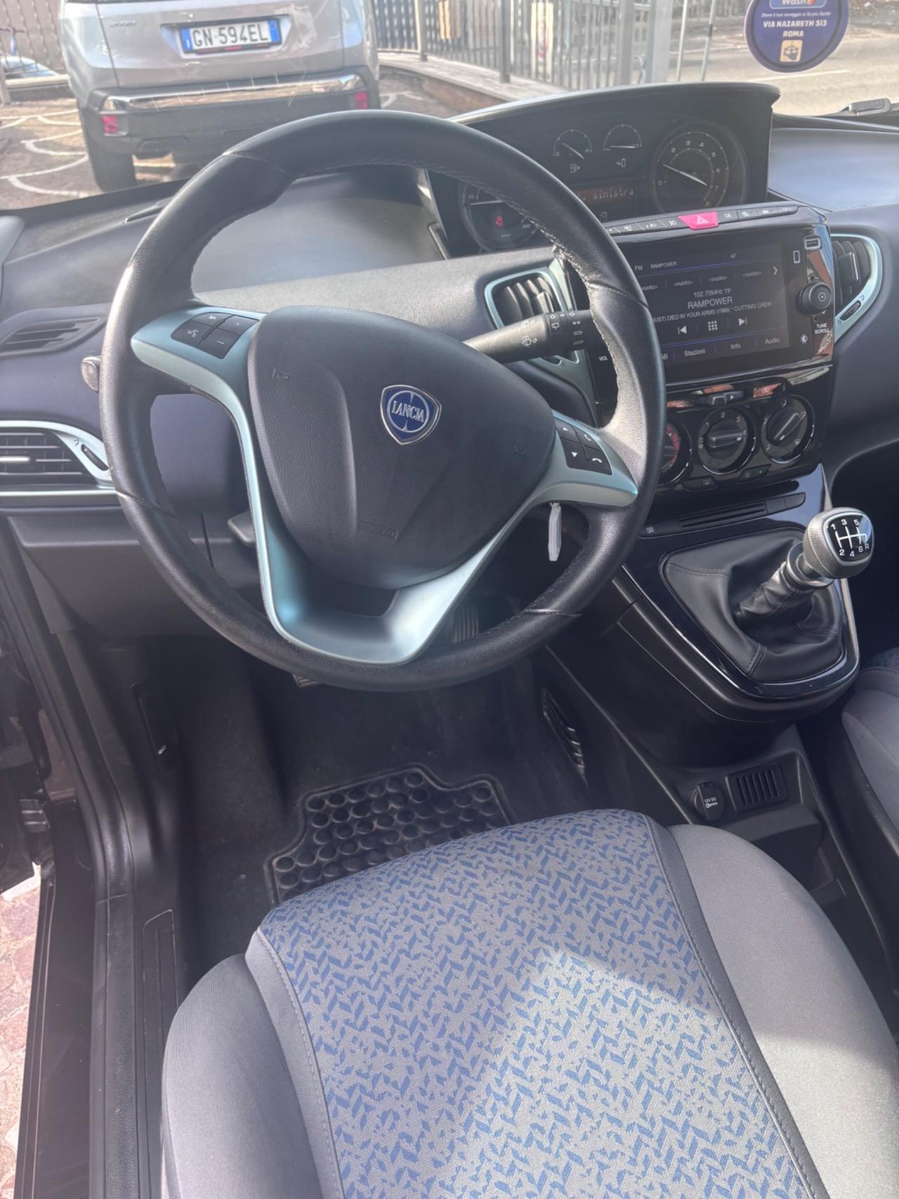 Lancia Ypsilon 1.0 FireFly 5 porte S&S Hybrid Gold