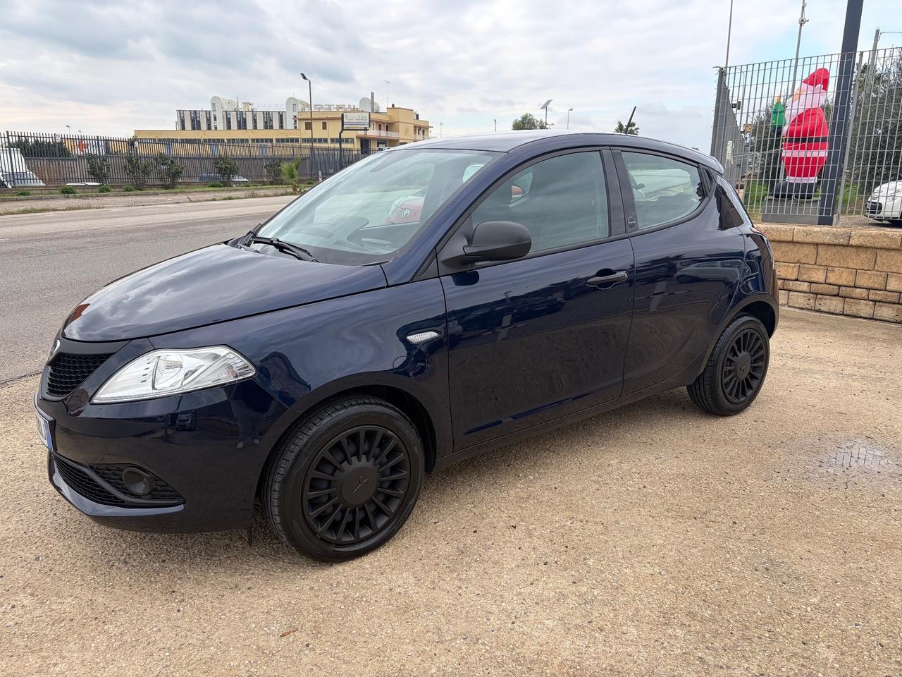 Lancia Ypsilon 1.0 FireFly 5 porte S&S Hybrid Ecochic Silver