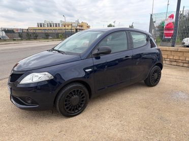 Lancia Ypsilon 1.0 FireFly 5 porte S&S Hybrid Ecochic Silver