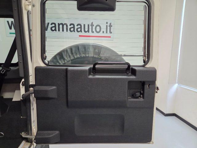 LAND ROVER Defender 90 2.4 TD4 AUTOVETTURA